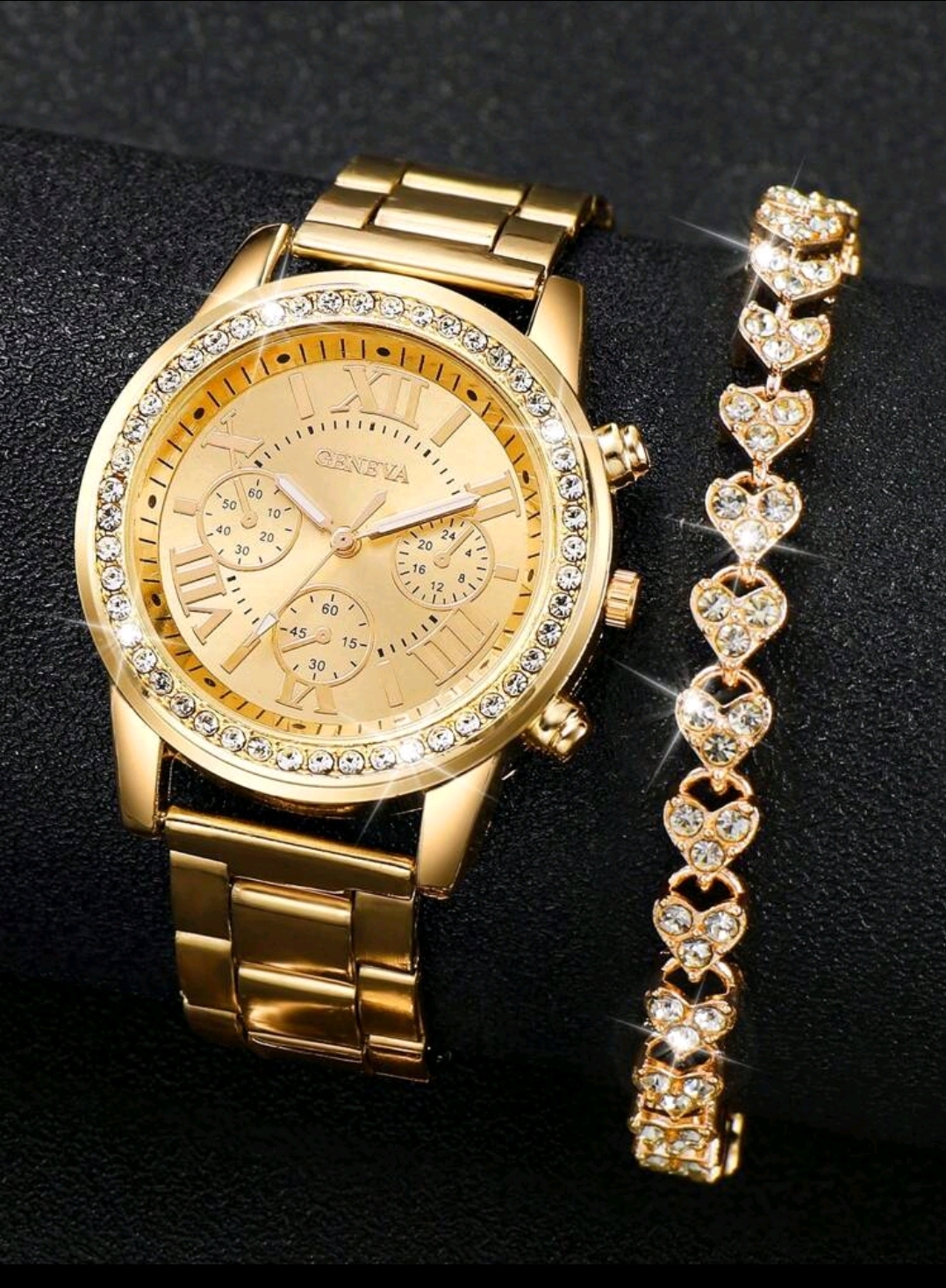 RELOJ CUARZO AMARILLO CON DIAMANTES ALREDEDOR CON PULSERA DE CORAZON CON DIAMENTES R21